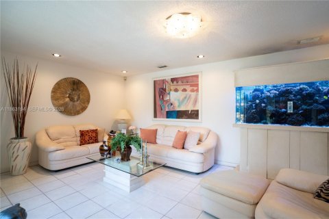 Купить виллу или дом в Майами, Флорида 4 спальни, 226.31м2, № 2155092 - фото 7