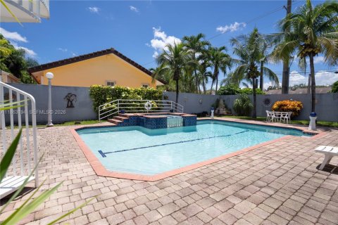 Купить виллу или дом в Майами, Флорида 4 спальни, 226.31м2, № 2155092 - фото 30