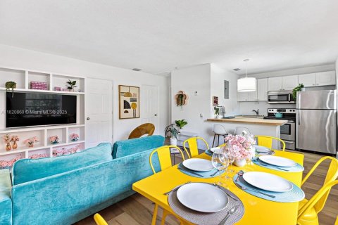Casa en alquiler en Fort Lauderdale, Florida, 2 dormitorios № 1937580 - foto 4