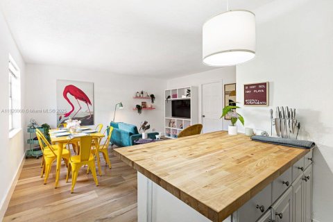Casa en alquiler en Fort Lauderdale, Florida, 2 dormitorios № 1937580 - foto 1