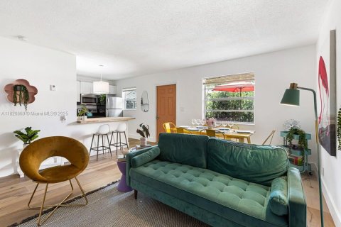Casa en alquiler en Fort Lauderdale, Florida, 2 dormitorios № 1937580 - foto 10