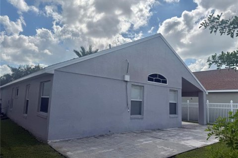 Villa ou maison à louer à Kissimmee, Floride: 3 chambres, 156.73 m2 № 2429362 - photo 5