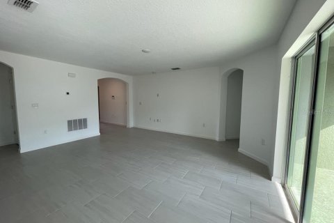 House in Haines City, Florida 4 bedrooms, 164.16 sq.m. № 2103453 - photo 14