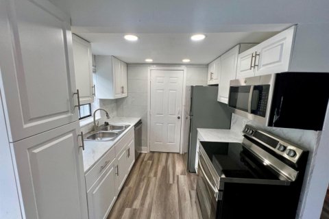 Touwnhouse à louer à Fort Lauderdale, Floride: 3 chambres, 222.32 m2 № 2407689 - photo 14