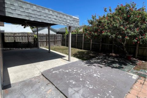 House in Homestead, Florida 3 bedrooms, 129.78 sq.m. № 1814180 - photo 21