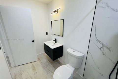 House in Homestead, Florida 3 bedrooms, 129.78 sq.m. № 1814180 - photo 14