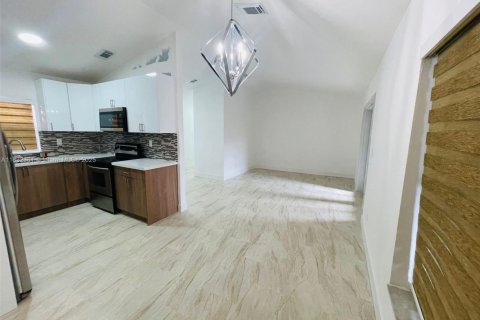 House in Homestead, Florida 3 bedrooms, 129.78 sq.m. № 1814180 - photo 4