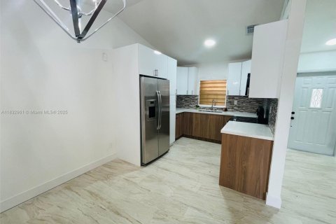 House in Homestead, Florida 3 bedrooms, 129.78 sq.m. № 1814180 - photo 3