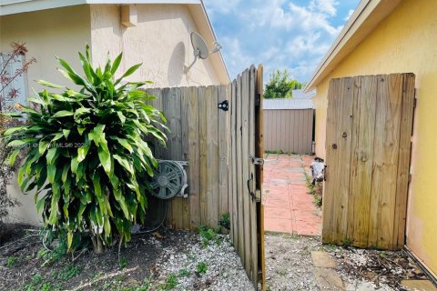 House in Homestead, Florida 3 bedrooms, 129.78 sq.m. № 1814180 - photo 17