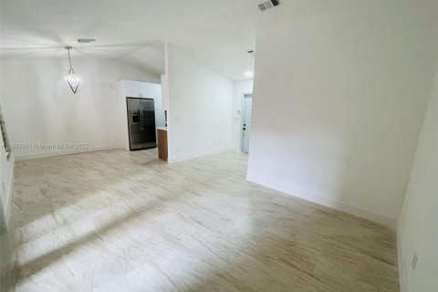 House in Homestead, Florida 3 bedrooms, 129.78 sq.m. № 1814180 - photo 6