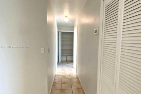 Снять в аренду виллу или дом в Майами, Флорида 4 спальни, 179.58м2, № 1976302 - фото 15