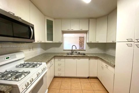 Снять в аренду виллу или дом в Майами, Флорида 4 спальни, 179.58м2, № 1976302 - фото 10