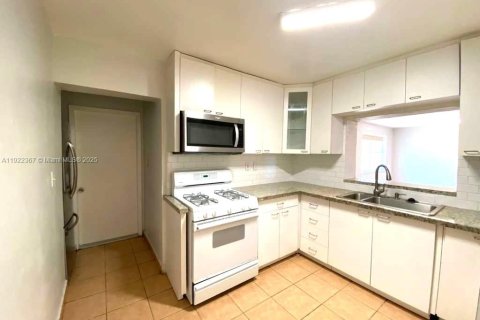 Снять в аренду виллу или дом в Майами, Флорида 4 спальни, 179.58м2, № 1976302 - фото 11