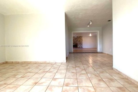 Снять в аренду виллу или дом в Майами, Флорида 4 спальни, 179.58м2, № 1976302 - фото 5