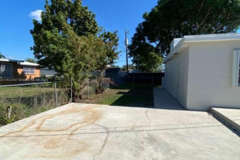 Снять в аренду виллу или дом в Майами, Флорида 4 спальни, 179.58м2, № 1976302 - фото 3