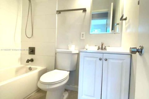 Снять в аренду виллу или дом в Майами, Флорида 4 спальни, 179.58м2, № 1976302 - фото 13