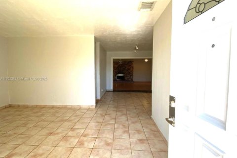 Снять в аренду виллу или дом в Майами, Флорида 4 спальни, 179.58м2, № 1976302 - фото 9