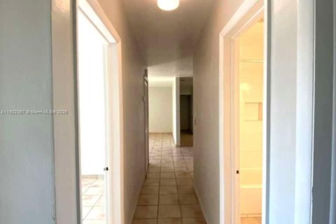 Снять в аренду виллу или дом в Майами, Флорида 4 спальни, 179.58м2, № 1976302 - фото 16