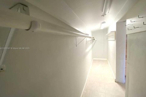 Снять в аренду виллу или дом в Майами, Флорида 4 спальни, 179.58м2, № 1976302 - фото 19