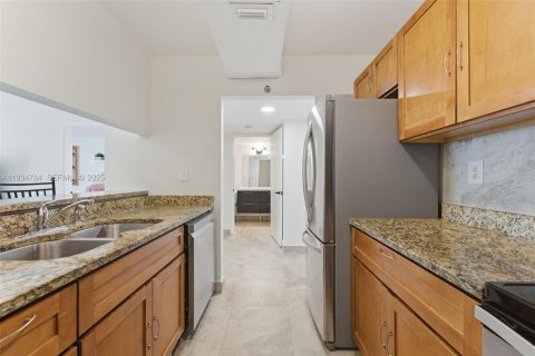 Купить кондоминиум в Майами, Флорида 2 спальни, 83.89м2, № 2035757 - фото 4