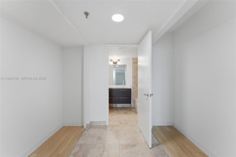 Купить кондоминиум в Майами, Флорида 2 спальни, 83.89м2, № 2035757 - фото 22