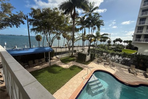 Condominio en alquiler en Miami, Florida, 2 dormitorios, 114.27 m2 № 2030546 - foto 17