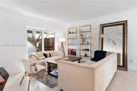 Villa ou maison à louer à Miami, Floride: 4 chambres, 219.62 m2 № 2153111 - photo 14
