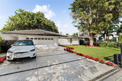 Villa ou maison à louer à Miami, Floride: 4 chambres, 219.62 m2 № 2153111 - photo 2