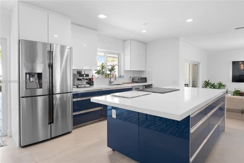 Villa ou maison à louer à Miami, Floride: 4 chambres, 219.62 m2 № 2153111 - photo 13