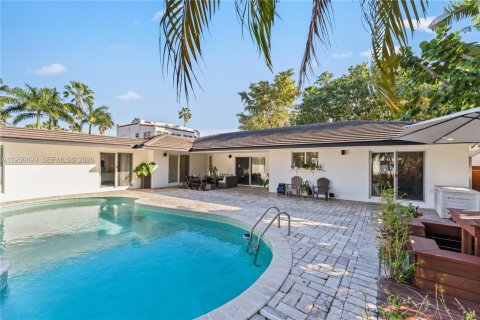 Villa ou maison à louer à Miami, Floride: 4 chambres, 219.62 m2 № 2153111 - photo 28
