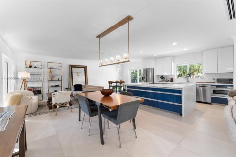 Villa ou maison à louer à Miami, Floride: 4 chambres, 219.62 m2 № 2153111 - photo 12