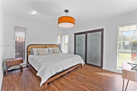 Villa ou maison à louer à Miami, Floride: 4 chambres, 219.62 m2 № 2153111 - photo 17