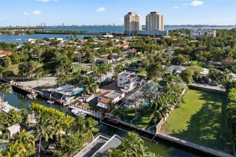 Villa ou maison à louer à Miami, Floride: 4 chambres, 219.62 m2 № 2153111 - photo 7