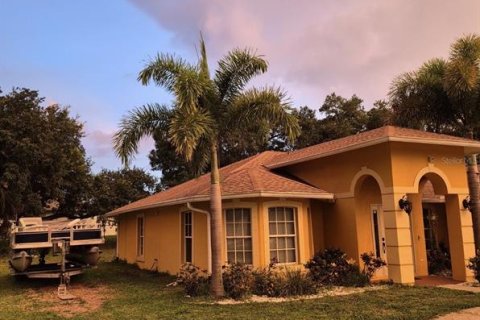 House in Fort Myers, Florida 3 bedrooms, 205.78 sq.m. № 2294998