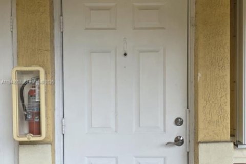 Снять в аренду кондоминиум в Хайалиа, Флорида 2 спальни, 90.12м2, № 2006367 - фото 2