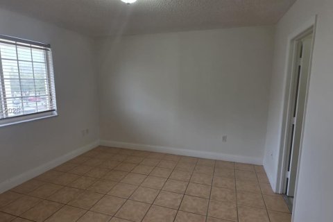 Снять в аренду кондоминиум в Хайалиа, Флорида 2 спальни, 90.12м2, № 2006367 - фото 3