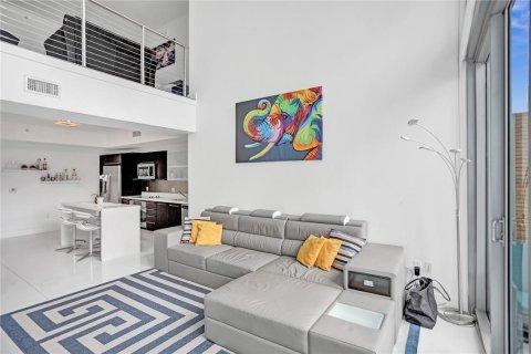 Condo in Miami, Florida, 1 bedroom  № 2357806 - photo 6