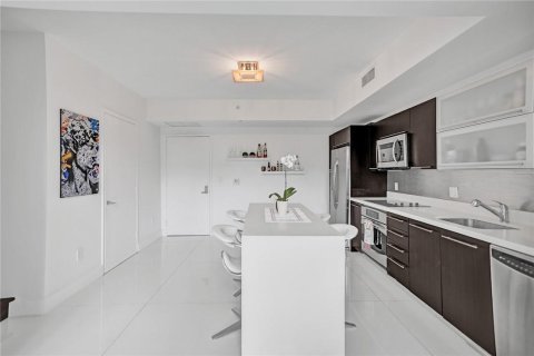 Condo in Miami, Florida, 1 bedroom  № 2357806 - photo 10
