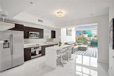 Condo in Miami, Florida, 1 bedroom  № 2357806 - photo 3