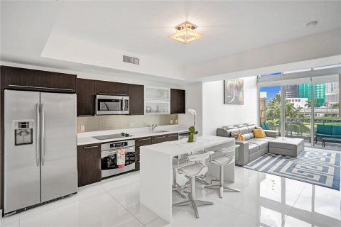 Condo in Miami, Florida, 1 bedroom  № 2357806 - photo 2