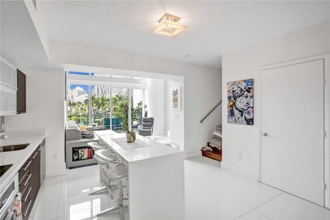 Condo in Miami, Florida, 1 bedroom  № 2357806 - photo 12