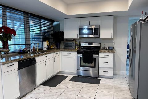 House in Sunrise, Florida 4 bedrooms, 164.25 sq.m. № 2086438 - photo 14