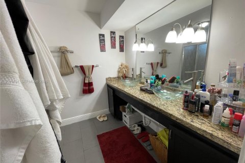 House in Sunrise, Florida 4 bedrooms, 164.25 sq.m. № 2086438 - photo 24