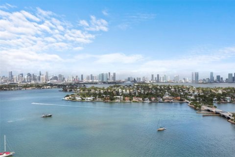 Condominio en venta en Miami Beach, Florida, 2 dormitorios, 133.78 m2 № 1980366 - foto 3