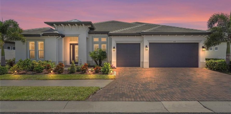House in Sarasota, Florida 4 bedrooms, 374.67 sq.m. № 1881437