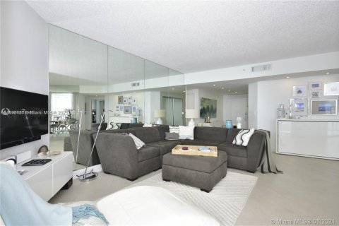 Copropriété à louer à Sunny Isles Beach, Floride: 2 chambres, 132.85 m2 № 2013511 - photo 7