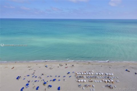 Copropriété à louer à Sunny Isles Beach, Floride: 2 chambres, 132.85 m2 № 2013511 - photo 23