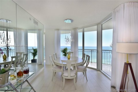 Copropriété à louer à Sunny Isles Beach, Floride: 2 chambres, 132.85 m2 № 2013511 - photo 4
