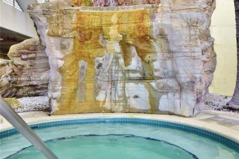 Copropriété à louer à Sunny Isles Beach, Floride: 2 chambres, 132.85 m2 № 2013511 - photo 21