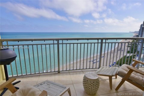 Copropriété à louer à Sunny Isles Beach, Floride: 2 chambres, 132.85 m2 № 2013511 - photo 2